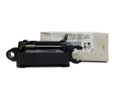 Puxador porta Esquerdo Frente Audi 80 A4 8D0837207A Puxador porta Esquerdo Frente Audi 80 A4 8D0837207A