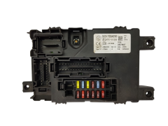Caixa de fusíveis Fiat 00517954290 28079637 Delphi 19728