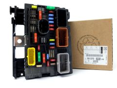 Caixa de fusíveis Novo Original Citroen Peugeot C4 C6 407 9807028580