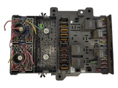 Caixa de fusíveis Chrysler P4707794